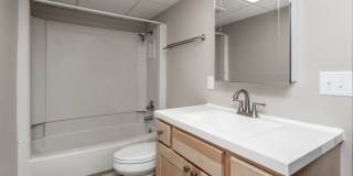 Large 1 & 2 Bedrooms available, PET FRIENDLY! Gallery 38