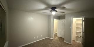 Spacious 3 bedroom / 3 bath duplex in convenient location Gallery 6