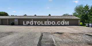 811 Hilltop Ln.-201 Gallery 25