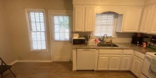 Modern  2BR  1.5  Bath  Townhome  in  Harbison  – Beautifully  renovated  with  Private  Yard  &  Gym  Access Gallery 7