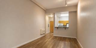 Updated Beautiful 2 Bedroom Condo Overlooking Esther Short Park - 701 Columbia St #107 Gallery 4
