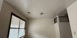 Cozy Efficiency with private backyard Gallery 8