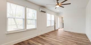 2018 Remodeled 3 bed / 2 bath - wood / tile floors, fenced yard. Hyde Park / Downtown Gallery 15