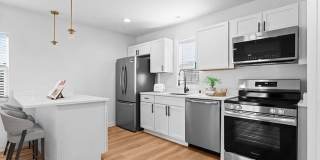 1440 Lakepointe Street Gallery 1