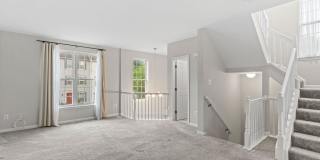 45426 Clarkes Crossing Square Gallery 12