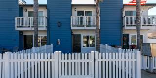 1 MONTH FREE!!! 2 Br Townhome with W/D in Unit, 2 Blocks from Beach! Gallery 1