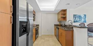 13700 Marina Pointe Drive Gallery 5