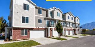 Spacious Townhome - 4 Bedroom End Unit in Riverton Gallery 1