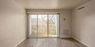 The Landmark Gallery 8