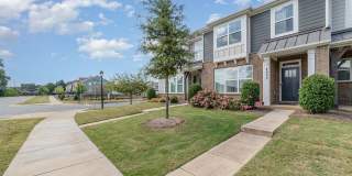 Charming 2BR Townhome in Charlotte Gallery 21