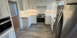 Fully Renovated 4 Bed Home w/ Fenced Backyard, W/D's in Unit. Gallery 5