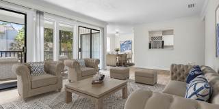 The Avenues Gallery 16