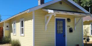 Cozy 2 Bedroom Cottage Gallery 1