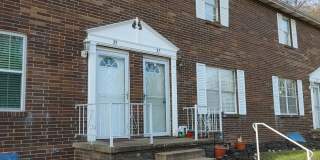SPACIOUS TOWNHOME WITH FINISHED BASEMENT Gallery 1