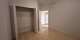 8215 GREEN PARROT Road Gallery 19