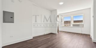 Modern Andersonville Studio with High-End Finishes & Abundant Natural Light! Gallery 8