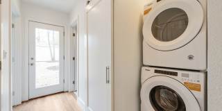 2018 Remodeled 3 bed / 2 bath - wood / tile floors, fenced yard. Hyde Park / Downtown Gallery 26