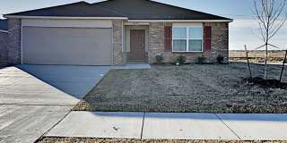 Fantastic 3 Bedroom 2 Bath Home in Mustang School District! Gallery 1