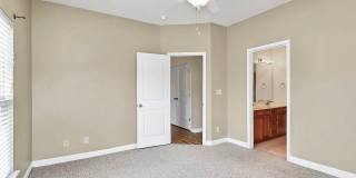 Beautiful End-Unit Townhome on a Prime Location! Gallery 12
