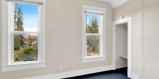 4 Bedroom, 1 Bathroom Home in the York Neighborhood for Rent! Gallery 26