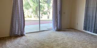 Spacious Duplex in South Redlands with Pool Access Gallery 6