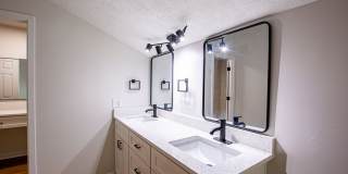 Beautifully Remodeled Modern 5 Bedroom / 3 Bath Home Near Millard North Gallery 28