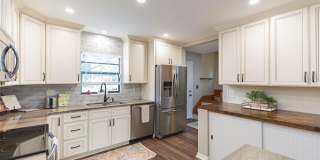 702 W BAY STREET Gallery 4