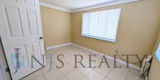 Gorgeous 3/2/1 1200 Sq. Ft. with fenced yard, all tile floors, custom baths and remodeled kitchen!! Gorgeous 3/2/1 1200 Sq. Ft. with fenced yard, all tile floors, custom baths and remodeled kitchen!! Gallery 14