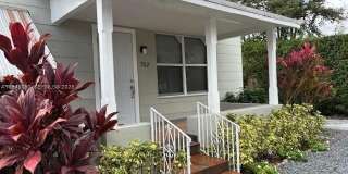 752 NW 24th Ct Gallery 1