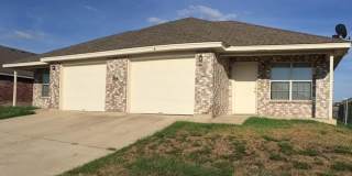 ALL TILE DUPLEX IN NOLANVILLE!!! Gallery 4