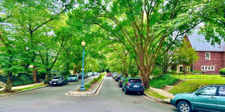 Spacious 6 bedroom 3.5 bath Tudor Townhouse w/Deck close to Georgetown University & Hospital Gallery 66