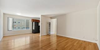 2p008 - Lake View East Gallery 5