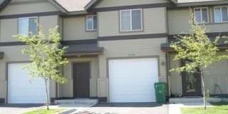 3 Bedroom, 2.5 Bathroom Townhouse with Fireplace Gallery 1