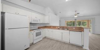 Spacious 3 bedroom 2 bathroom home in Lehigh Acres - New flooring! Gallery 10