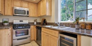 Summit At Warner Center Gallery 115