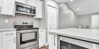 Remodeled 2/2 Waterfront Condo Gallery 11