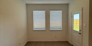 Luxurious and Spacious 4 Bedroom Home in Mustang School District Gallery 7