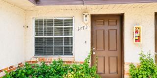 Charming 2 Bedroom / 1 Bathroom Apartment with Private Garage Gallery 1
