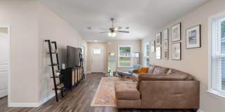 Like New in Heart of Crestview - AVAILABLE IN MAY! Gallery 8