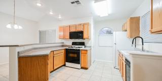 Gated Community townhome, with private garage Gallery 14