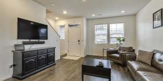 898 N 18th Avenue ~ Spacious & Immaculately Maintained Townhome Gallery 5