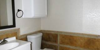 Townhouse Located Near School, Parks, Freeway Access! Gallery 8