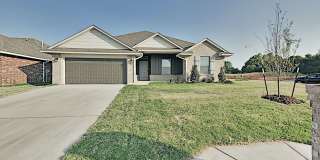 Luxury 4 Bedroom 2 Bathroom Home in Putnam City Schools Gallery 1