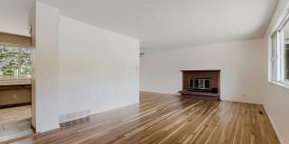 Beautiful 3-Bedroom Home with Large Backyard & Mountain Views Gallery 10