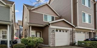 3 Bed/ 3bath Townhome + 1 Car Garage + W/D + Fenced Patio/Yard! Gallery 1
