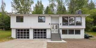 3 Bed, 2.5 Bath House in the Rattlesnake Gallery 1