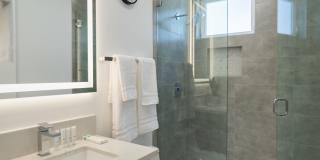 4827 Riverton Ave Gallery 32