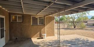 3 Bedroom 2 bathroom minutes from UNM and local shopping Gallery 10