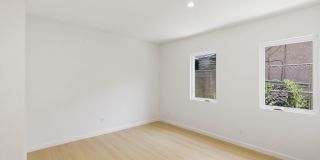 Beautiful modern 3 Bed + 2 Bath House Gallery 17