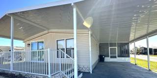 Stunning 2/2 Home in 55+ Leesure Village Gallery 1